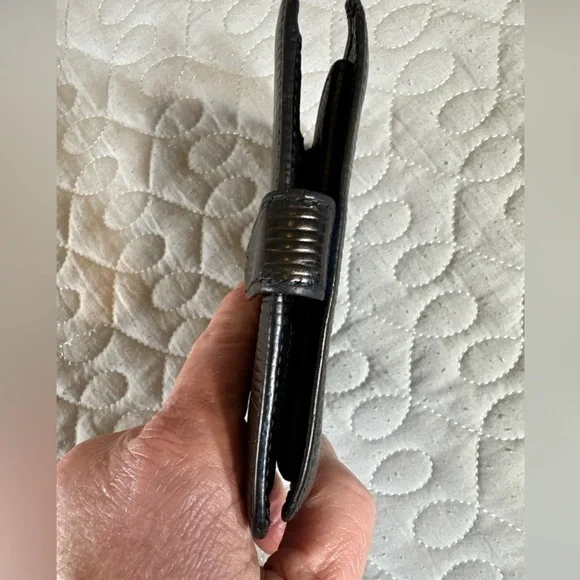 Louis Vuitton Epi Porte-Billets Black Leather Compact Wallet - Picture 8 of 16